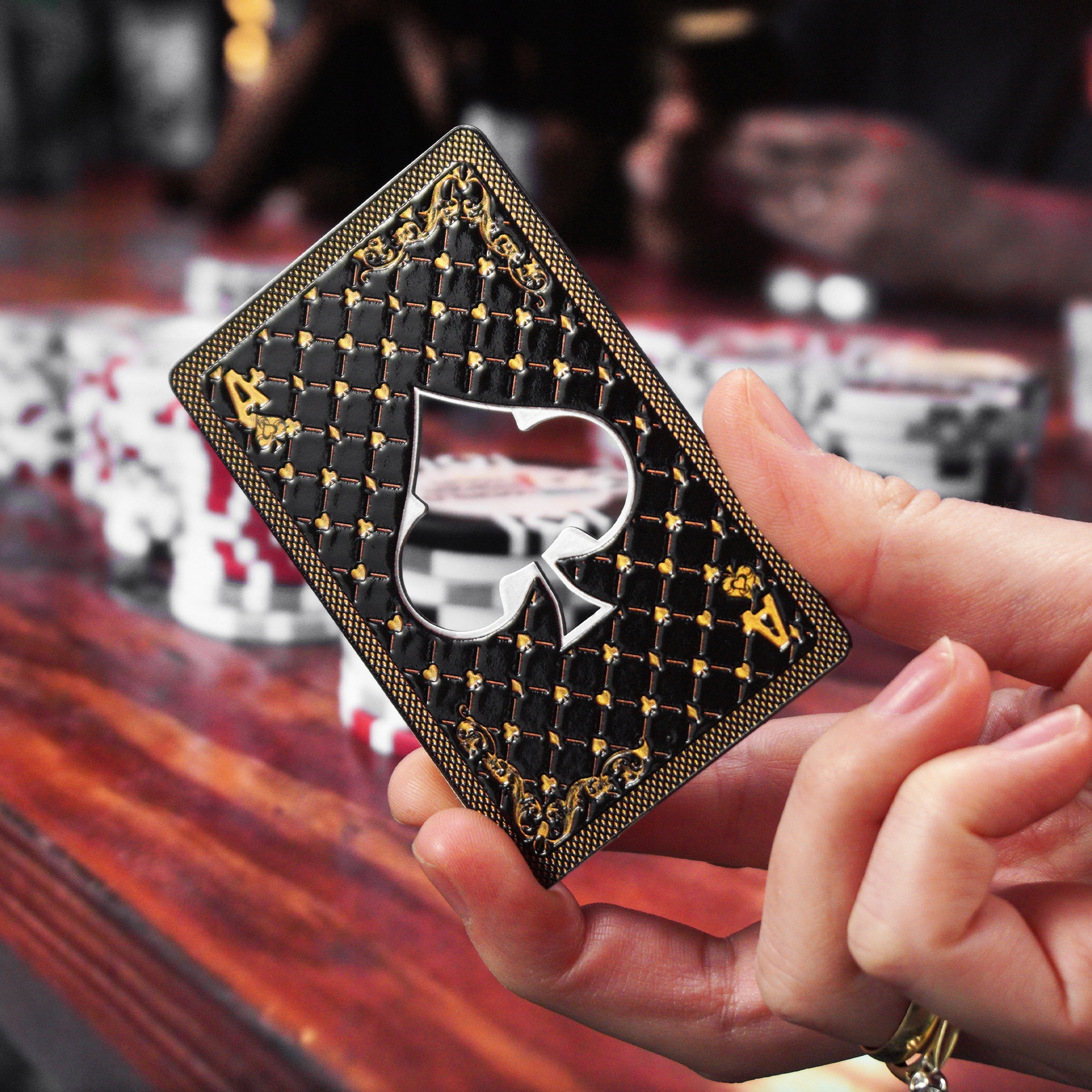 Otwieracz do butelek Lurs 8 cm czarny pik