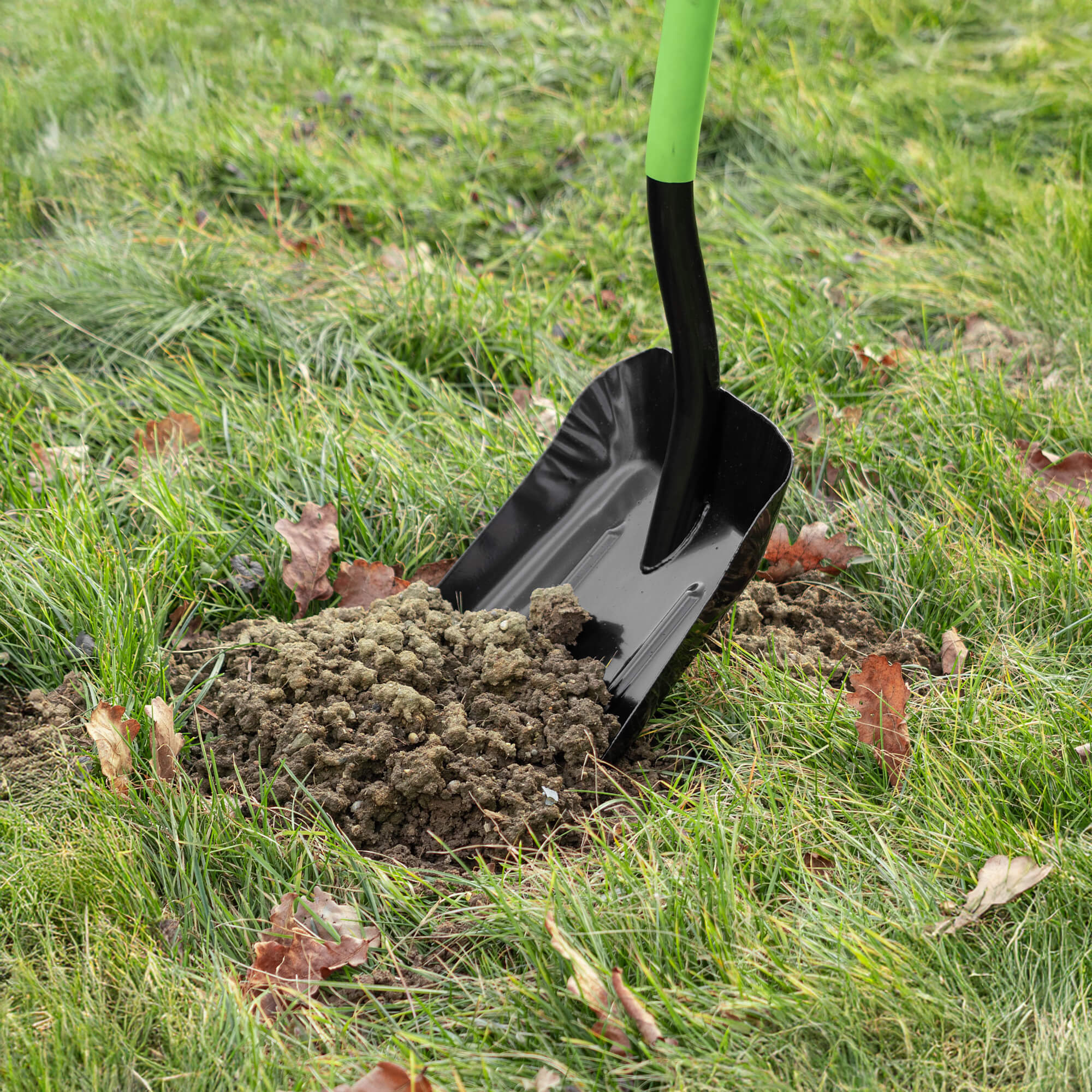 Stalowa łopata do węgla Roust 128 x 25 cm czarno-zielona