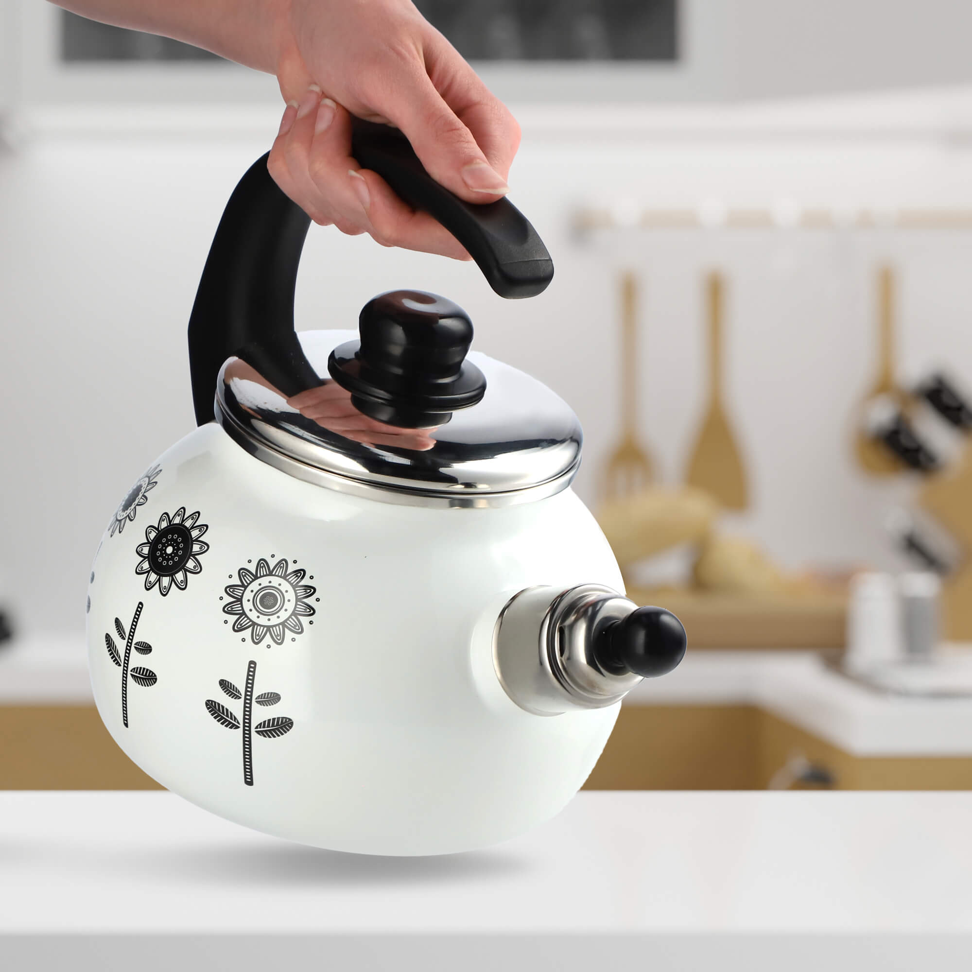 Czajnik emaliowany z gwizdkiem 1.8L, biały