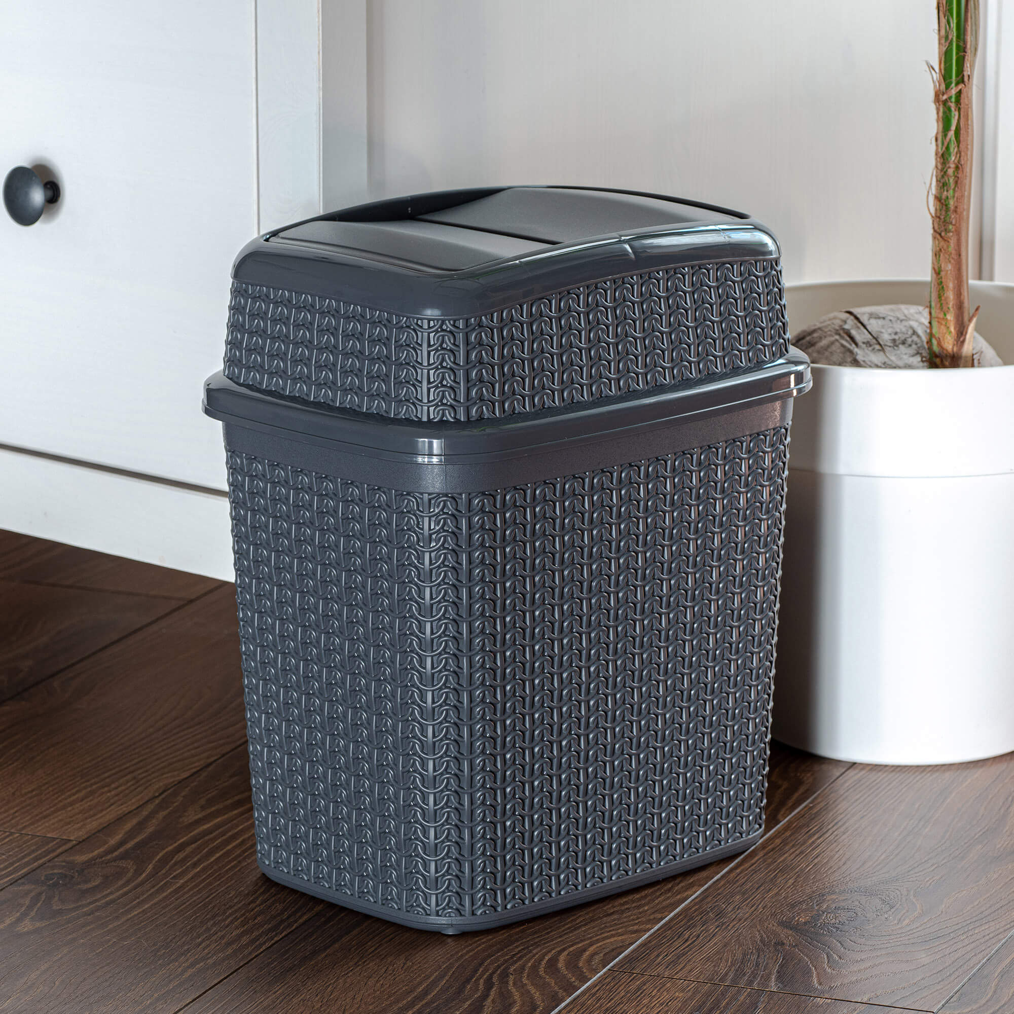 Kosz na śmieci Tonni z uchylną pokrywą 10L, grafit