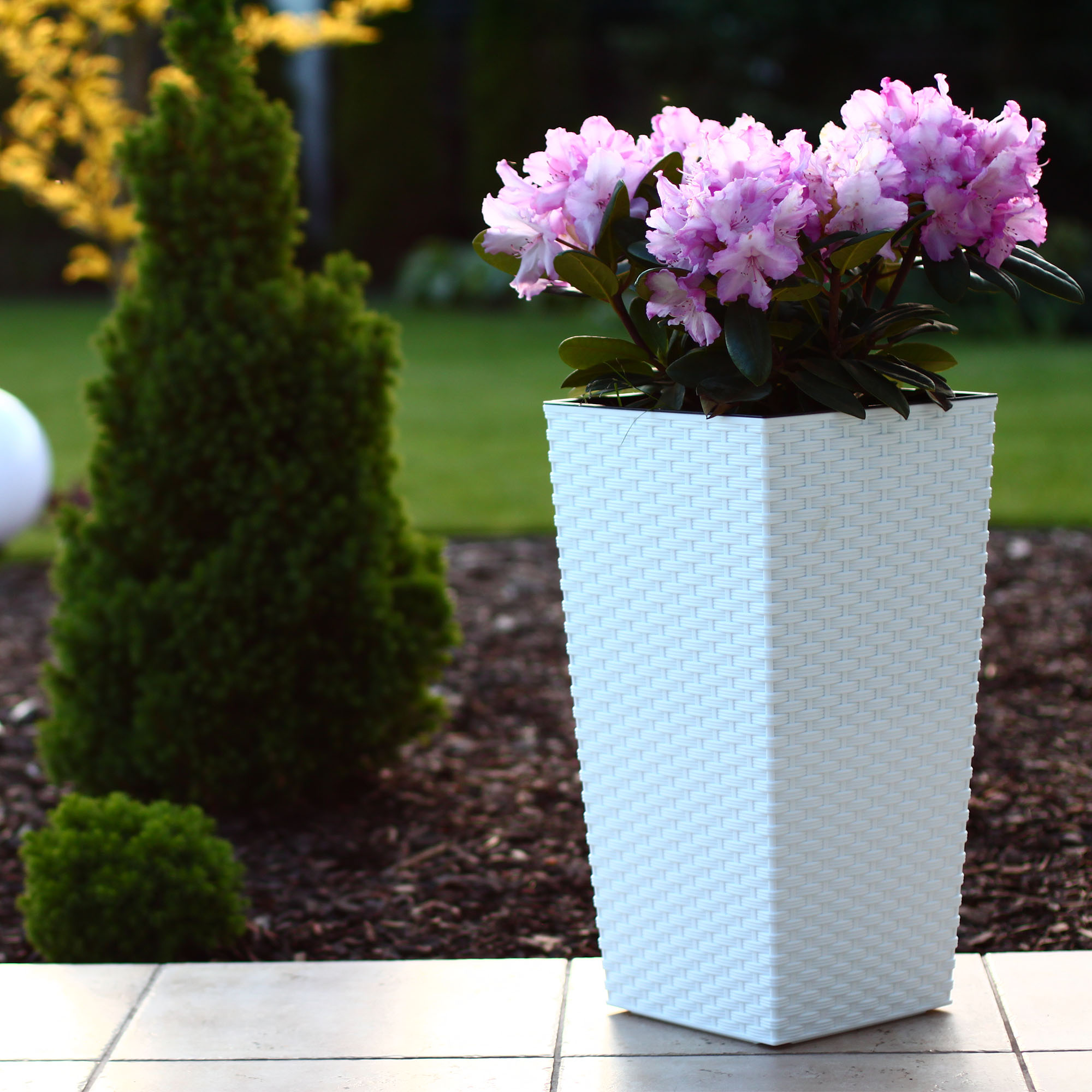Donice na kwiaty z wkładem Pesaro rattan 30 cm +35 cm + 40 cm, białe