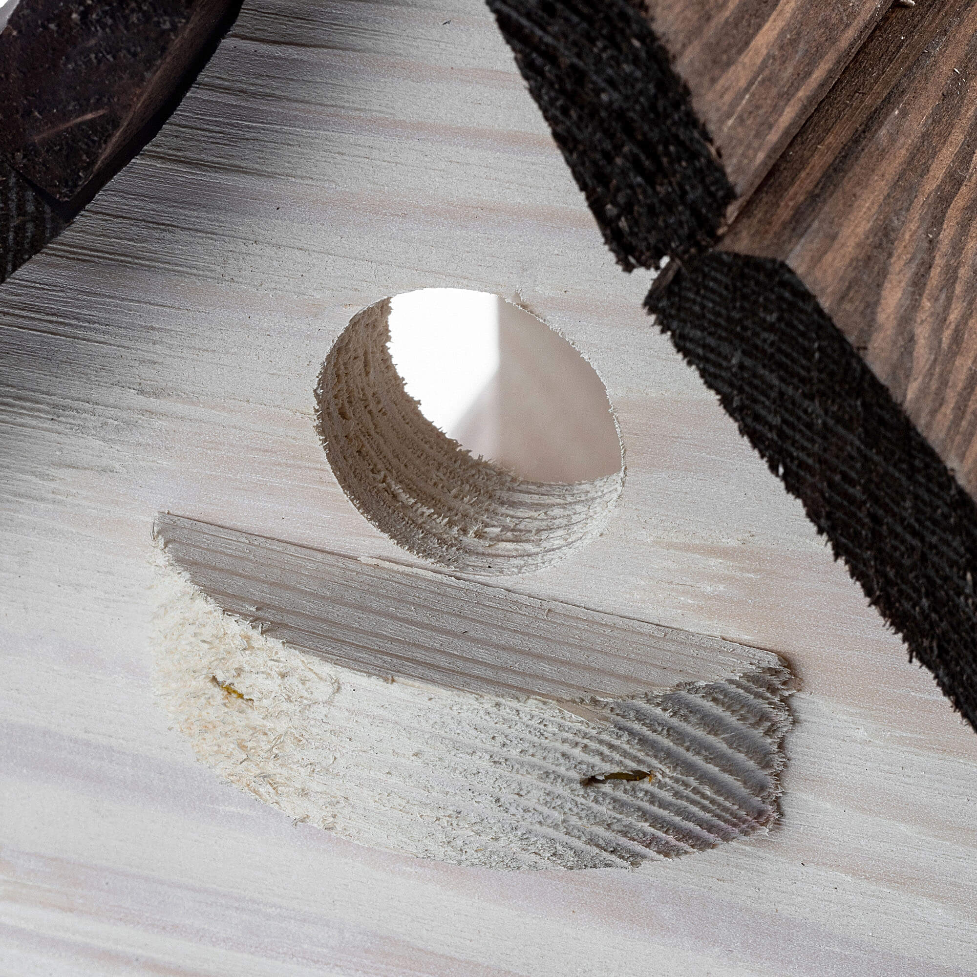 Karmnik dla ptaków Arbis domek 30 x 25 cm biało-brązowy