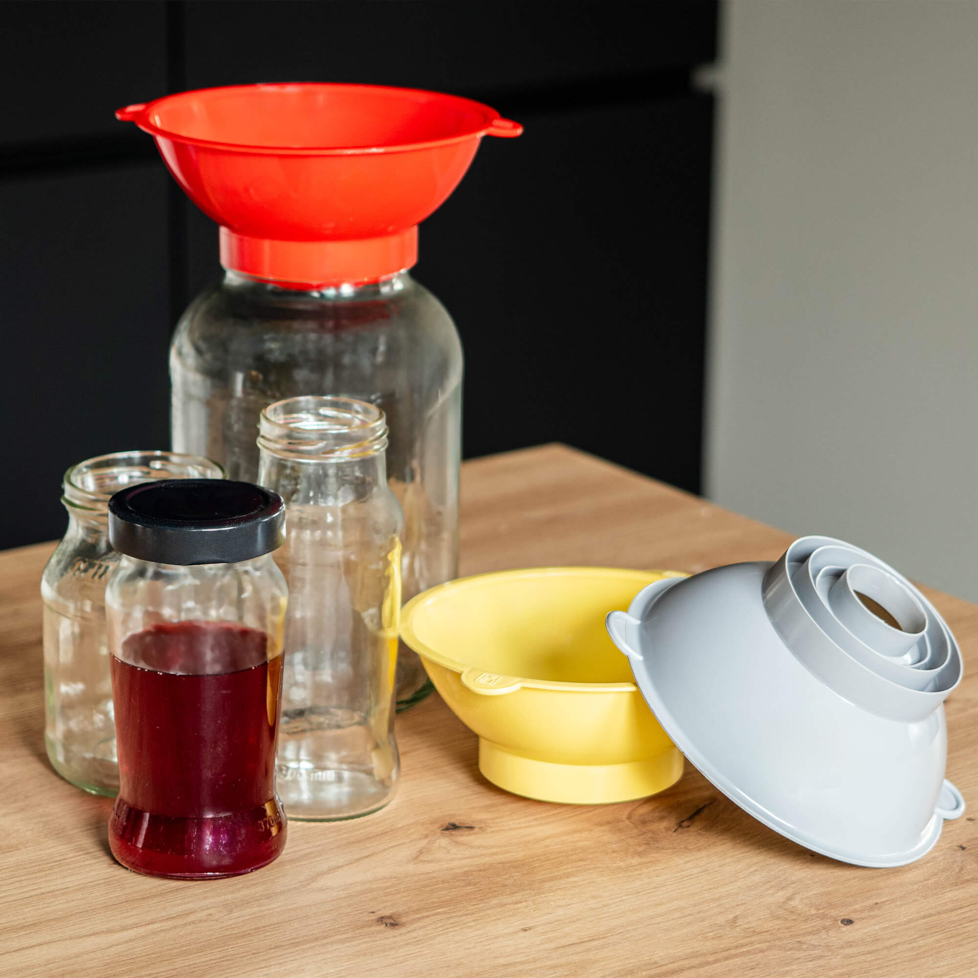 Lejek kuchenny do słoików Serrada, żółty