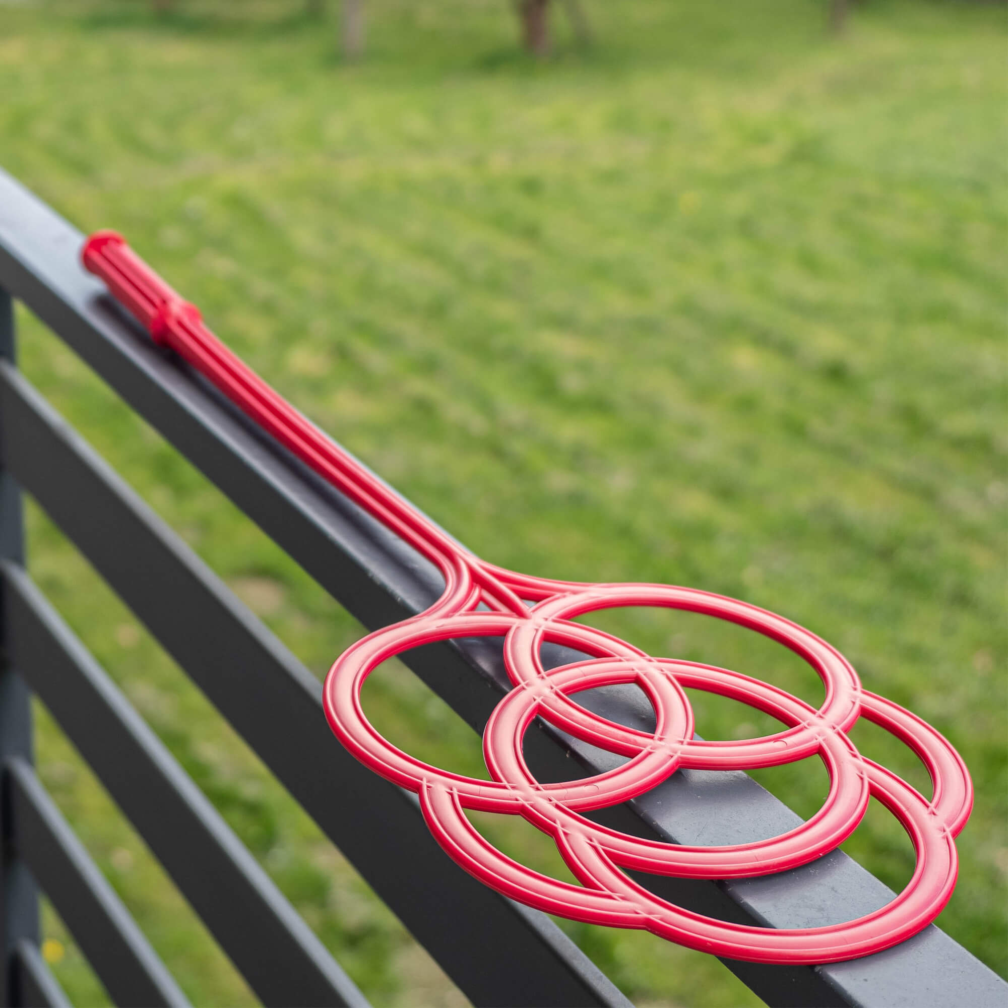 Trzepaczka do dywanów Caussin 70.5 x 21 cm czerwona