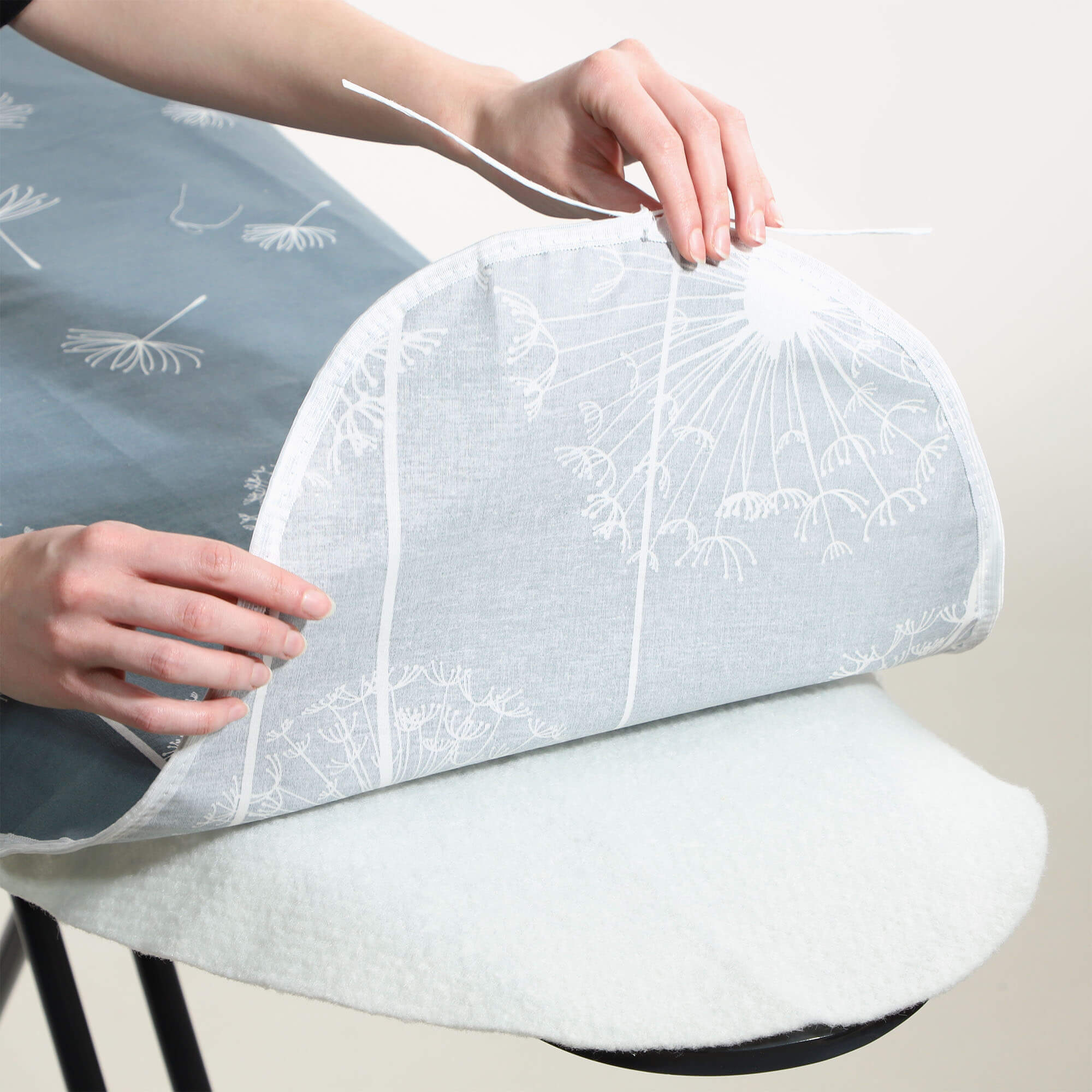 Pokrowiec na deskę do prasowania Cano 138x48cm naciągany podkład dmuchawce