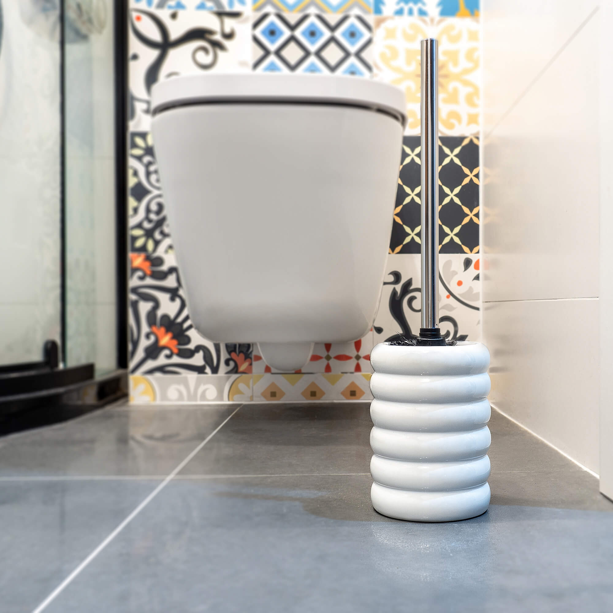 Szczotka do WC Sabres z pojemnikiem 42 cm, biała