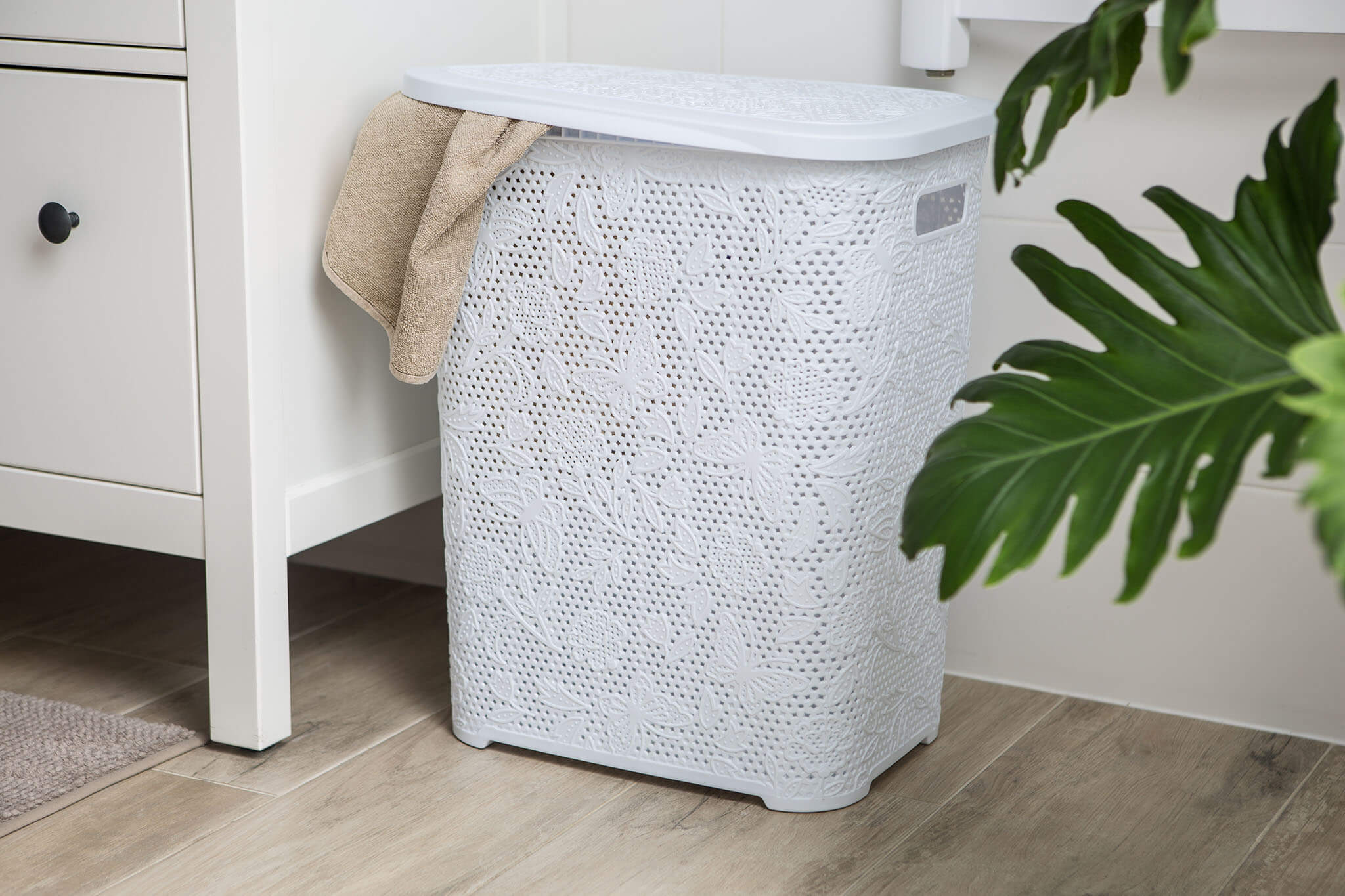 Kosz z pokrywą na bieliznę i ubrania Aglio 55L, biały