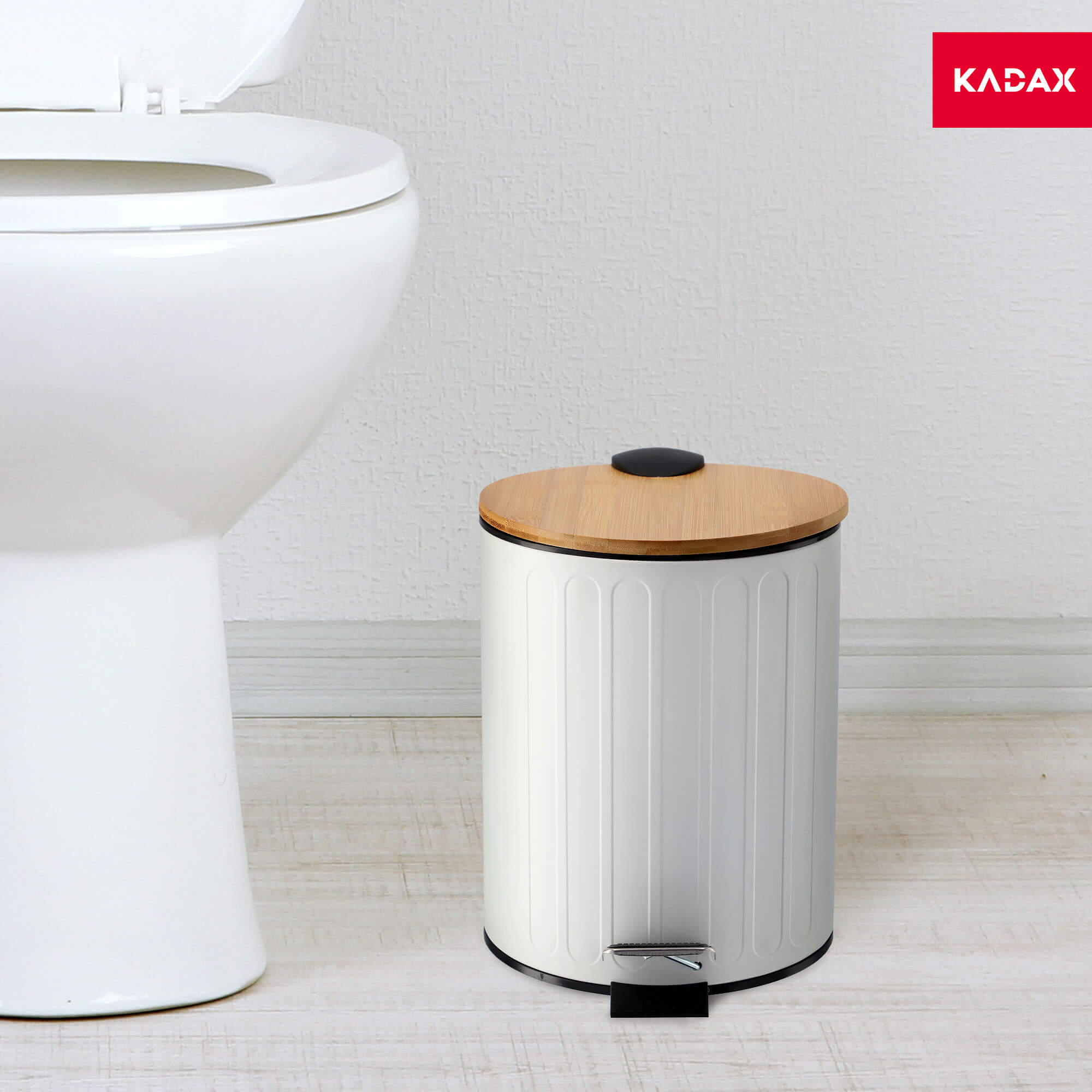 Okrągły kosz na śmieci z bambusową pokrywą 5L, biały
