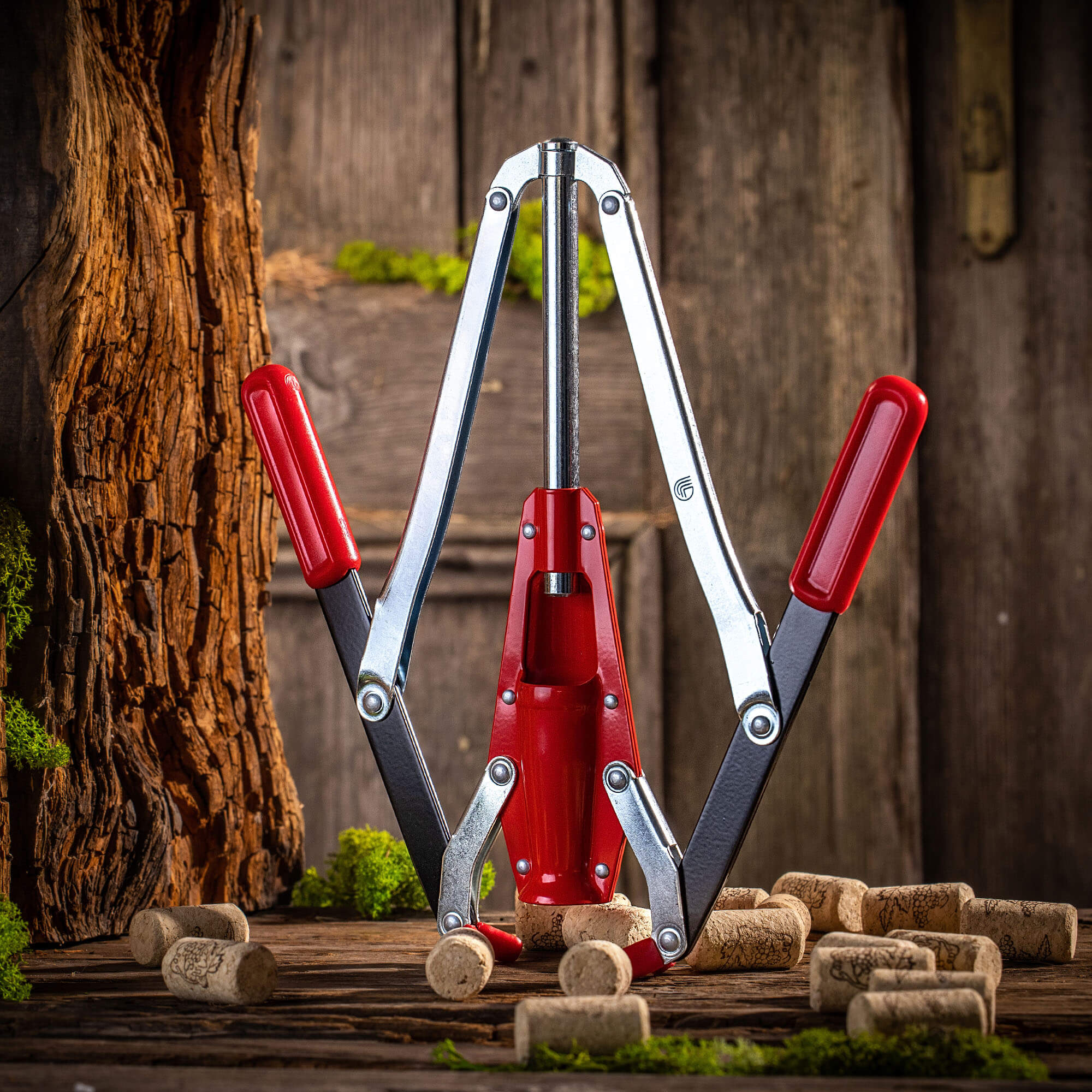 Korkownica dwuramienna Aliano 24 x 33 cm metalowa czerwona