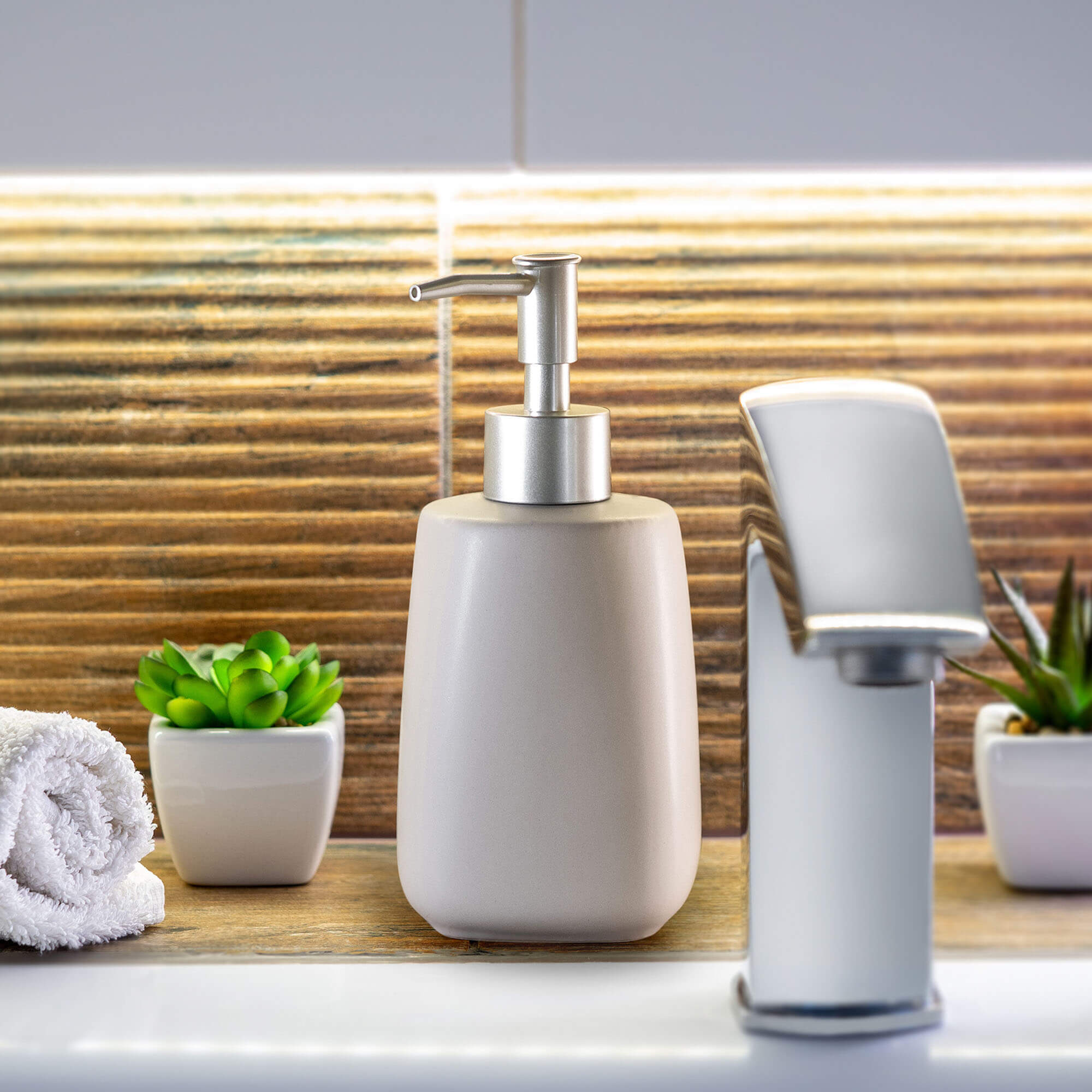 Zestaw dozownik na mydło + kubek łazienkowy, biały