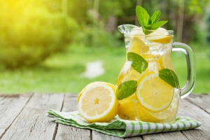 5 sprawdzonych przepisów na domową lemoniadę