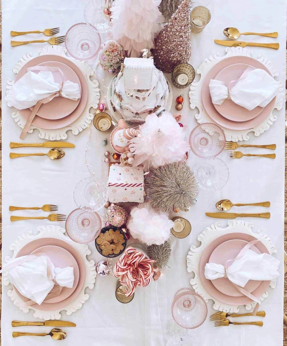 Dekoracja stołu - Boże Narodzenie w różowych barwach