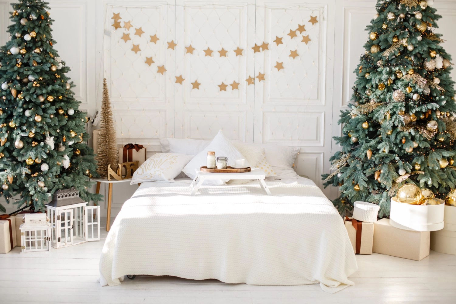 Eleganckie dekoracje świąteczne w sypialni
