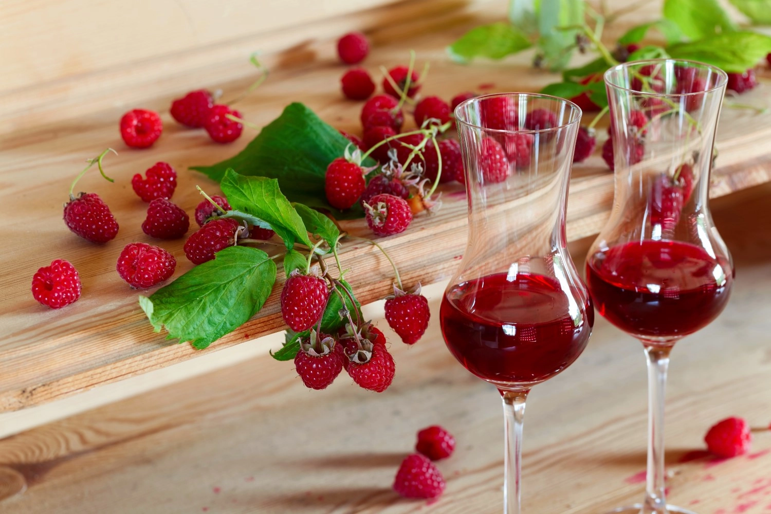 Przetwory z malin: wino domowe